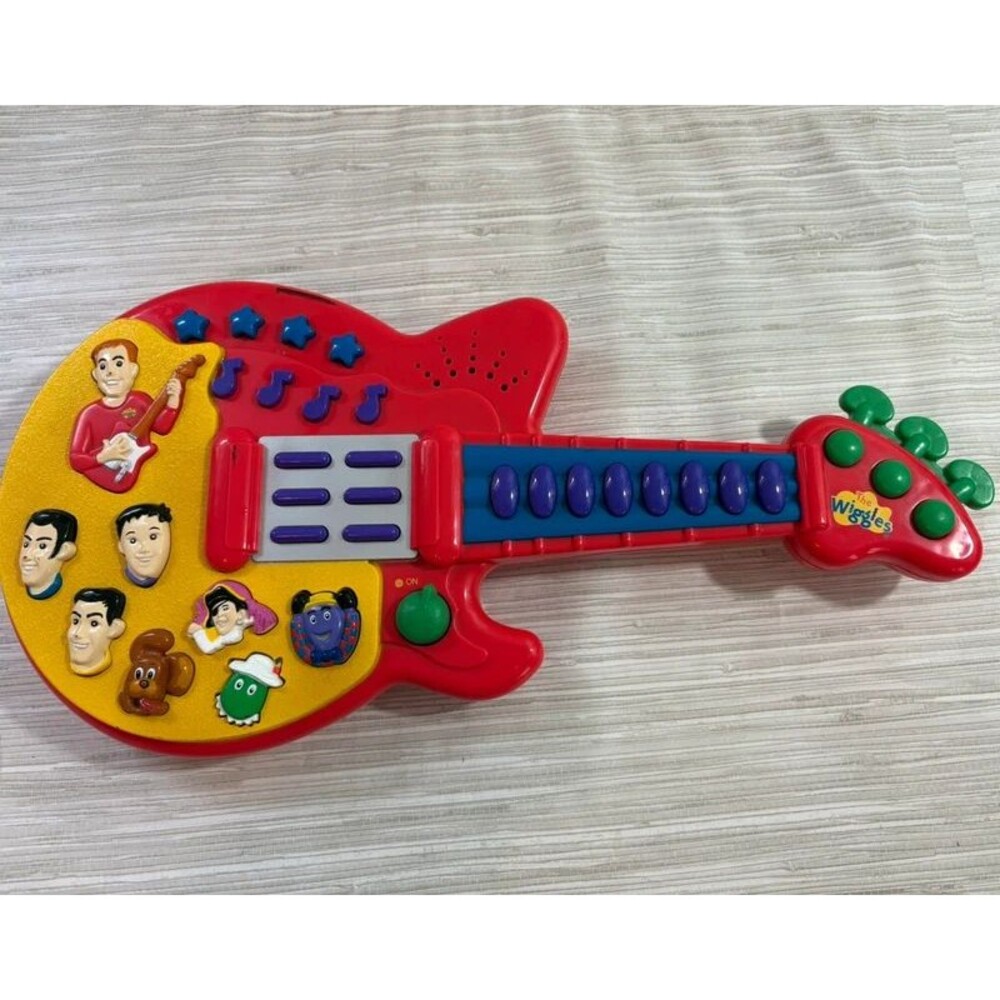 VINTAGE Y2K The wiggles 2003 guitar